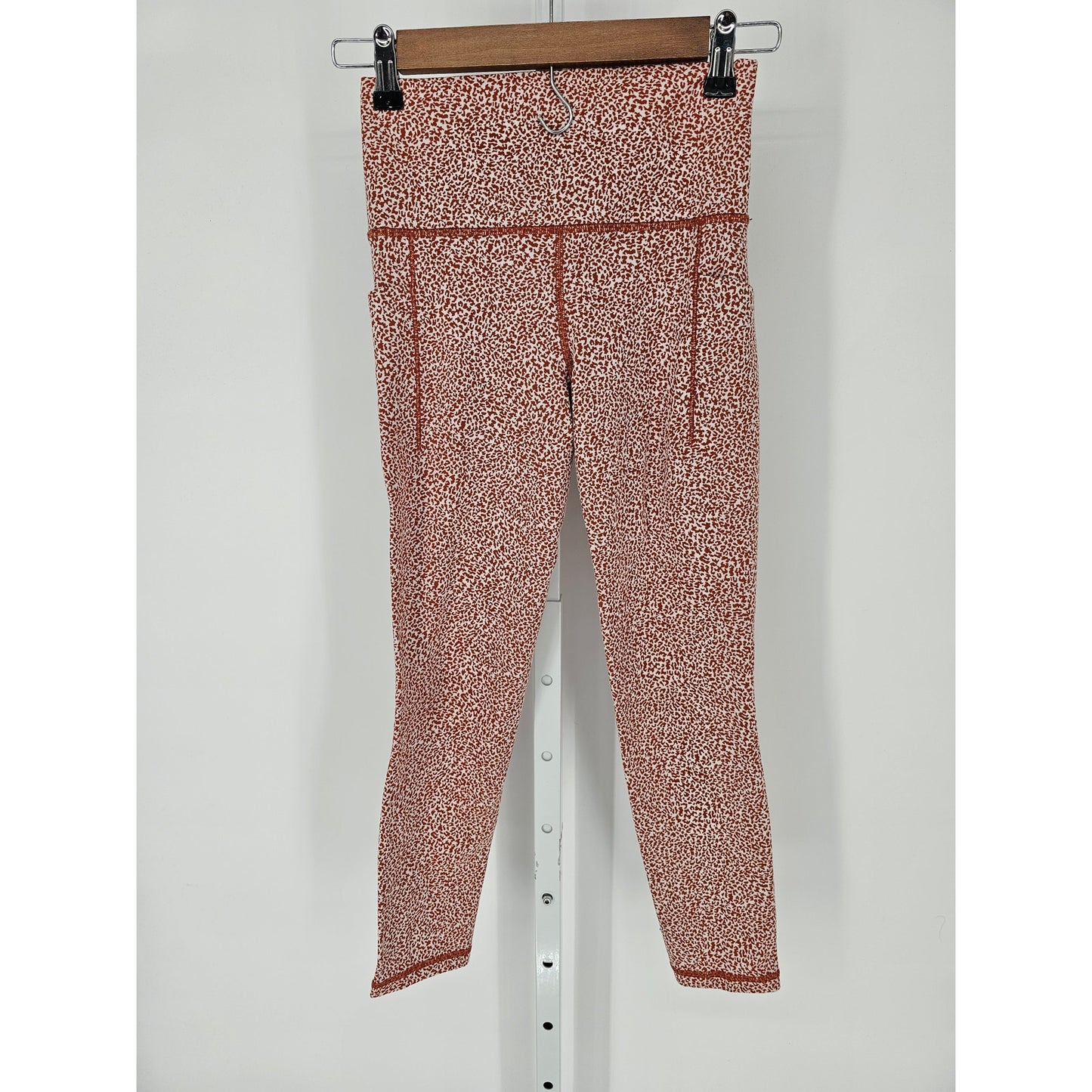 Athleta Womens Sz XS Salutation Stash Pocket II Leggings Rust Cheetah Print