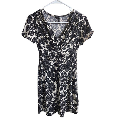 Daisy Fuentes Womens Sz XS Short sleeve Knee Length Dress Black White Floral