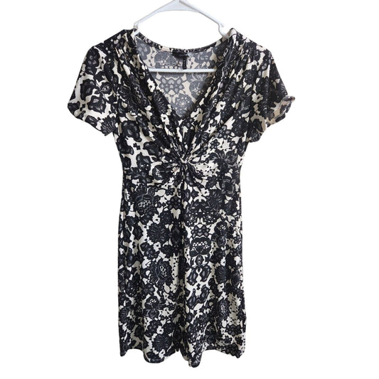 Daisy Fuentes Womens Sz XS Short sleeve Knee Length Dress Black White Floral
