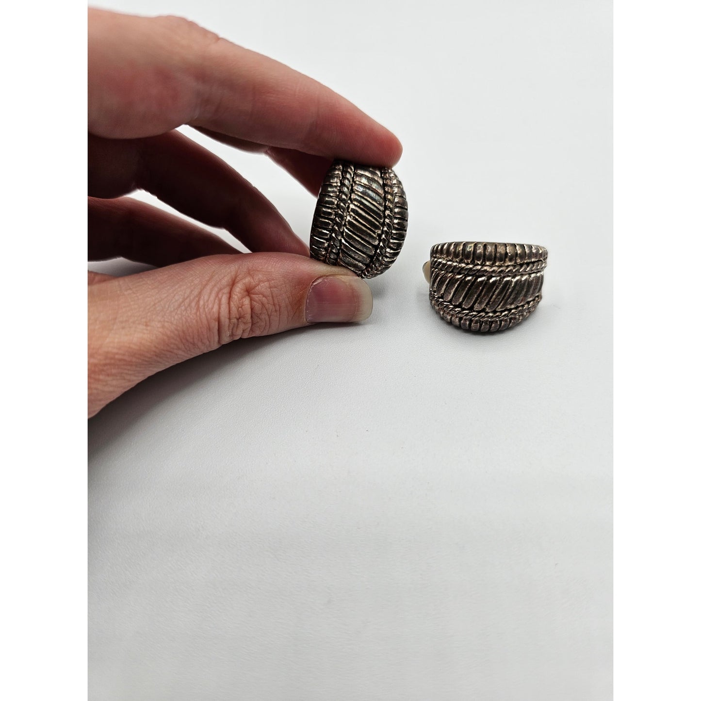 Vintage Silver Tone Clip O Earrings Clamshell Detailed Intricate Metal