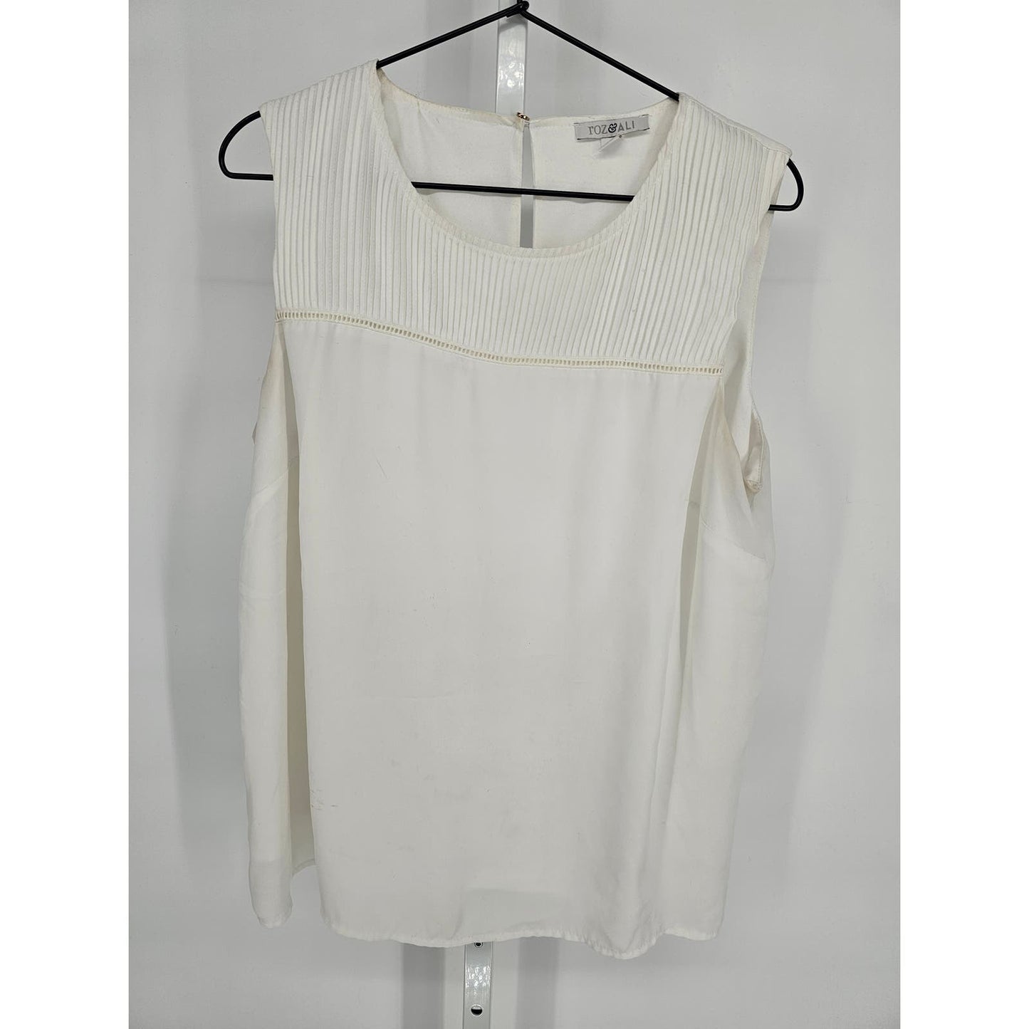 Roz & Ali Womens Sz L Sleeveless Blouse White Micro Pleat