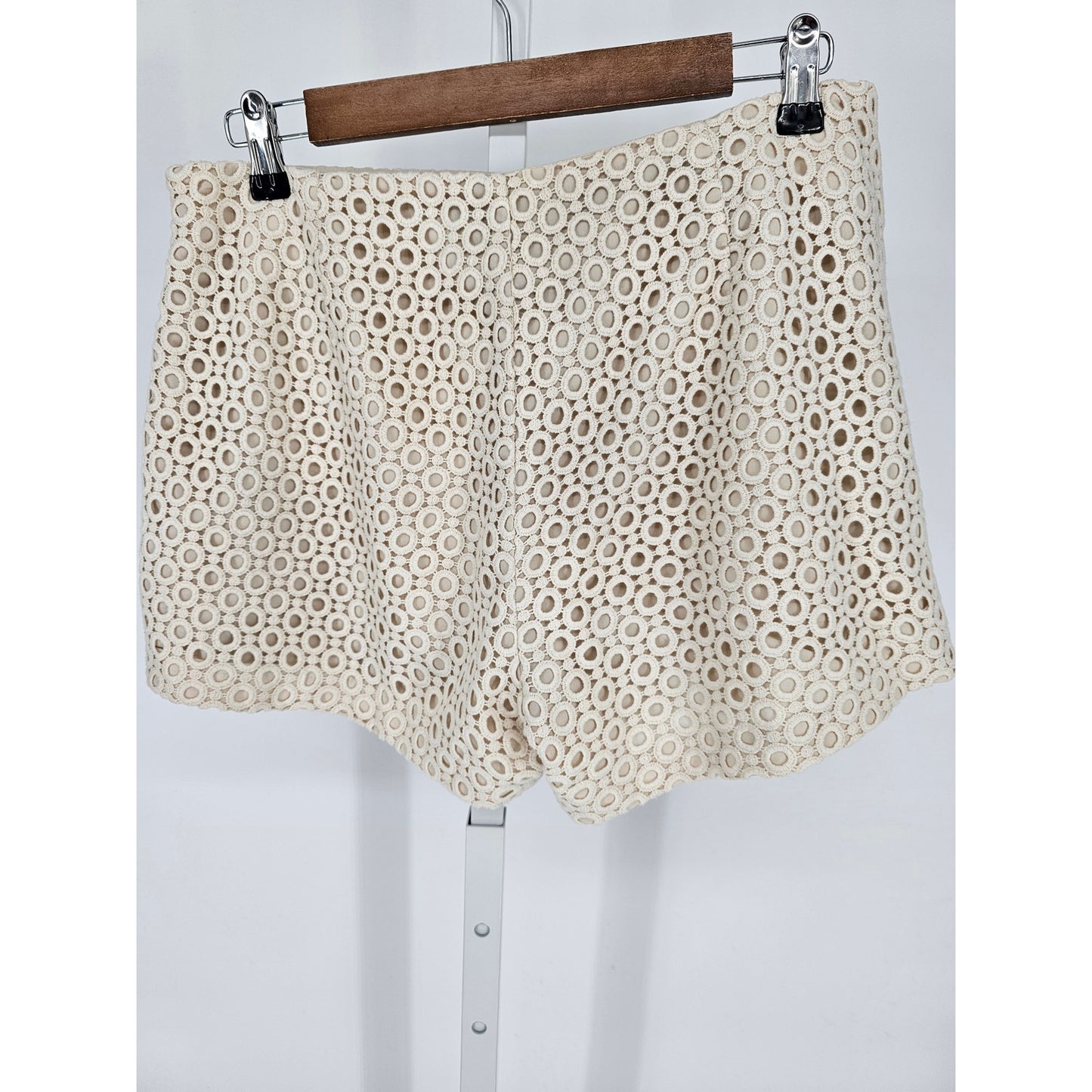 Banana Republic Womens Sz 10 Eyelet Chino Dress Shorts Beige