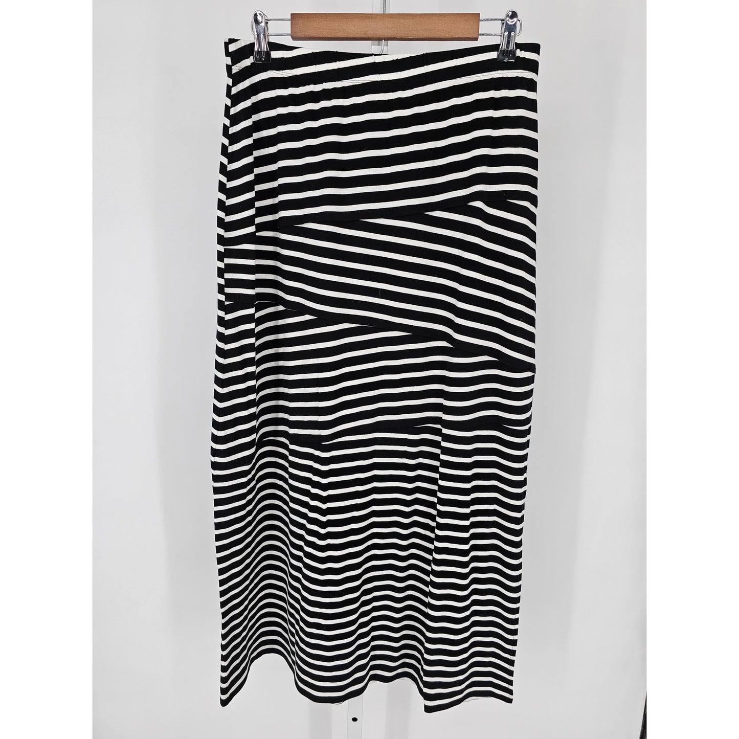 Chicos Womens Sz 1 (M) Maxi Length Jersey Knit Skirt Black White Striped