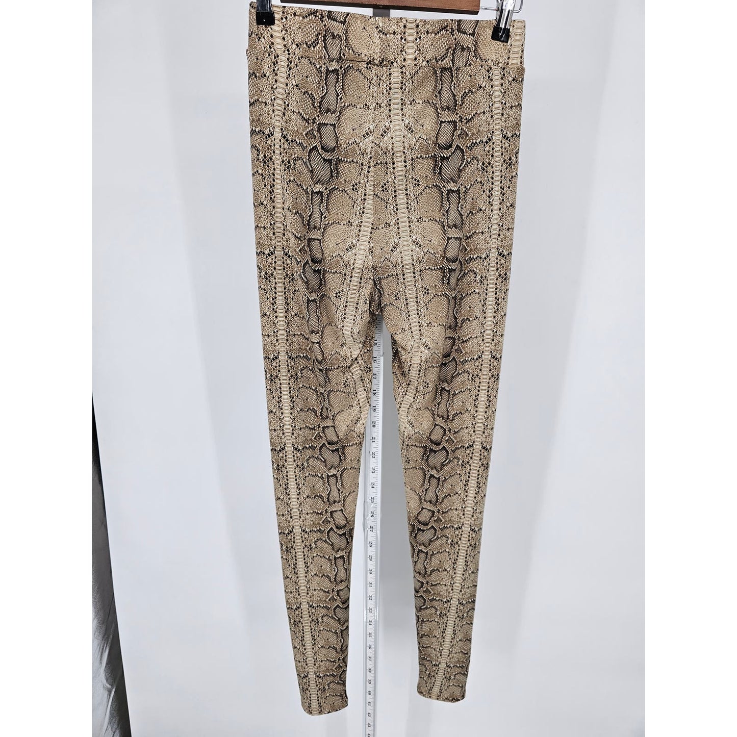 Naked Wardrobe Womens Sz M Pull On Leggings Snakeskin Print NEW