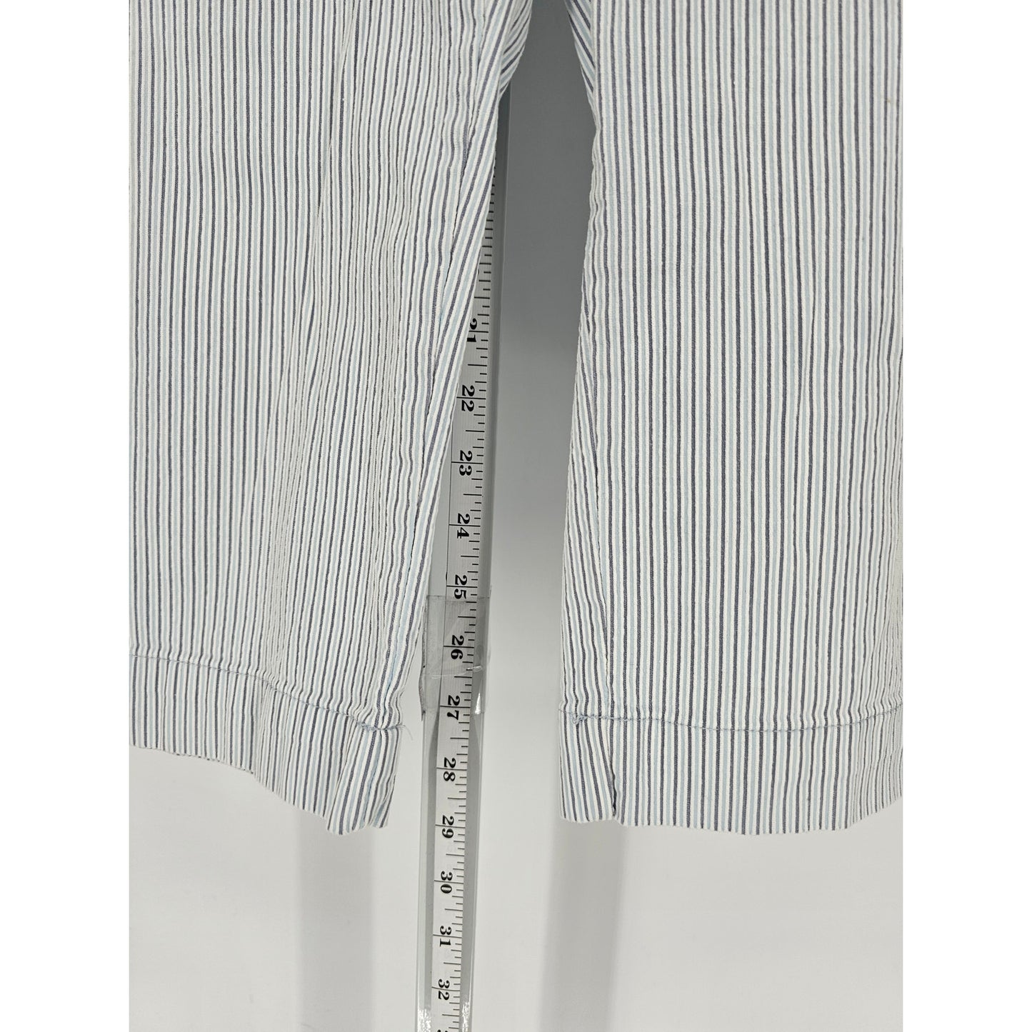 St Johns Bay Womens Sz 8 Capri Seersucker Cotton Bled Pants Blue Striped