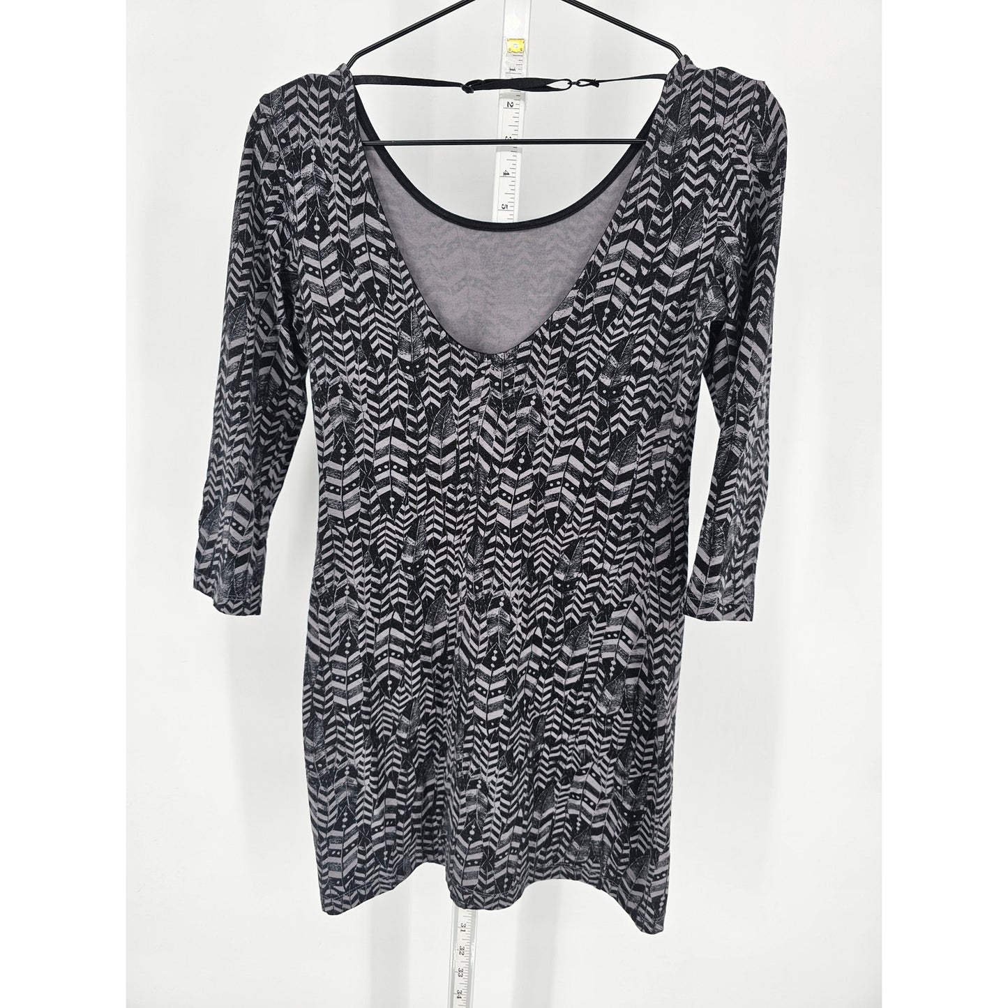 Nollie Womens Sz M 3/4 Sleeve Mini Dress Black Gray Feather Print Fitted
