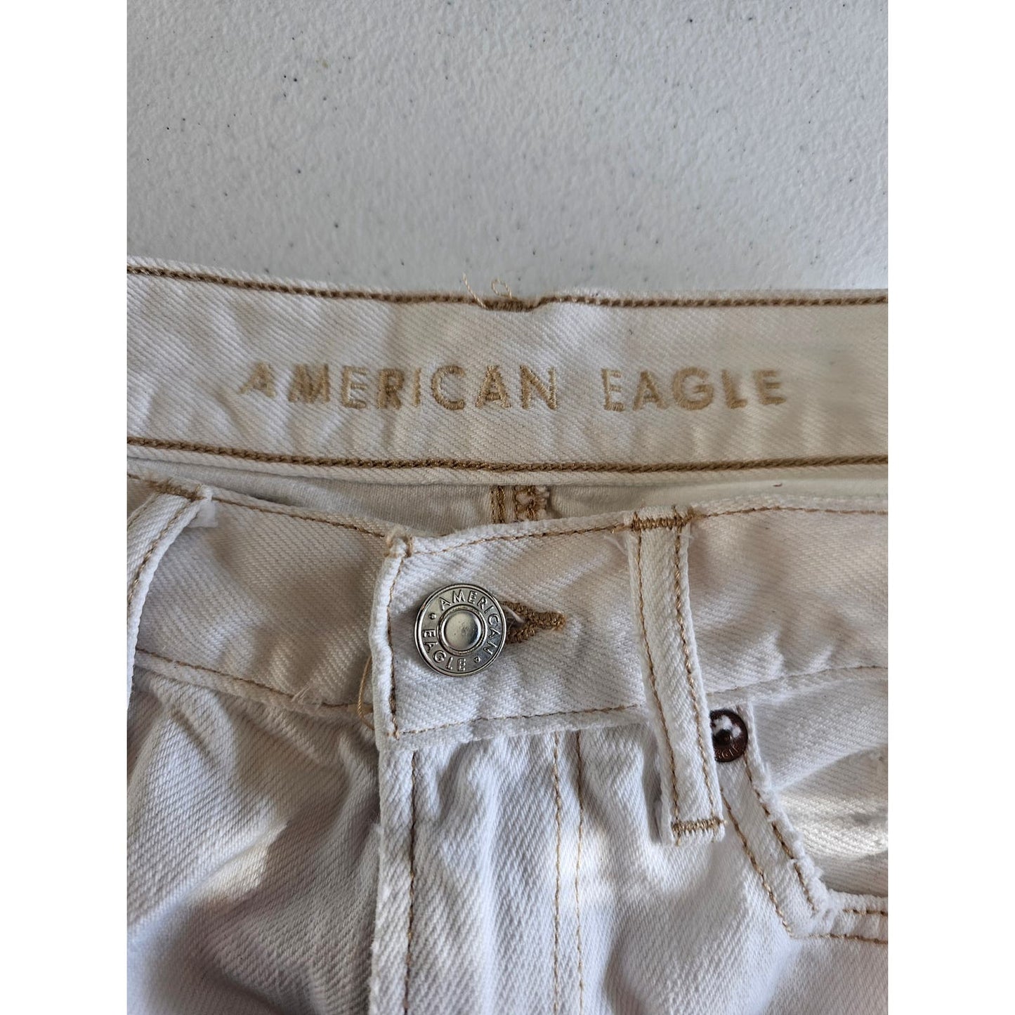 American Eagle Womens Sz 4 80s Boyfriend Fit Jean Shorts White Distressed