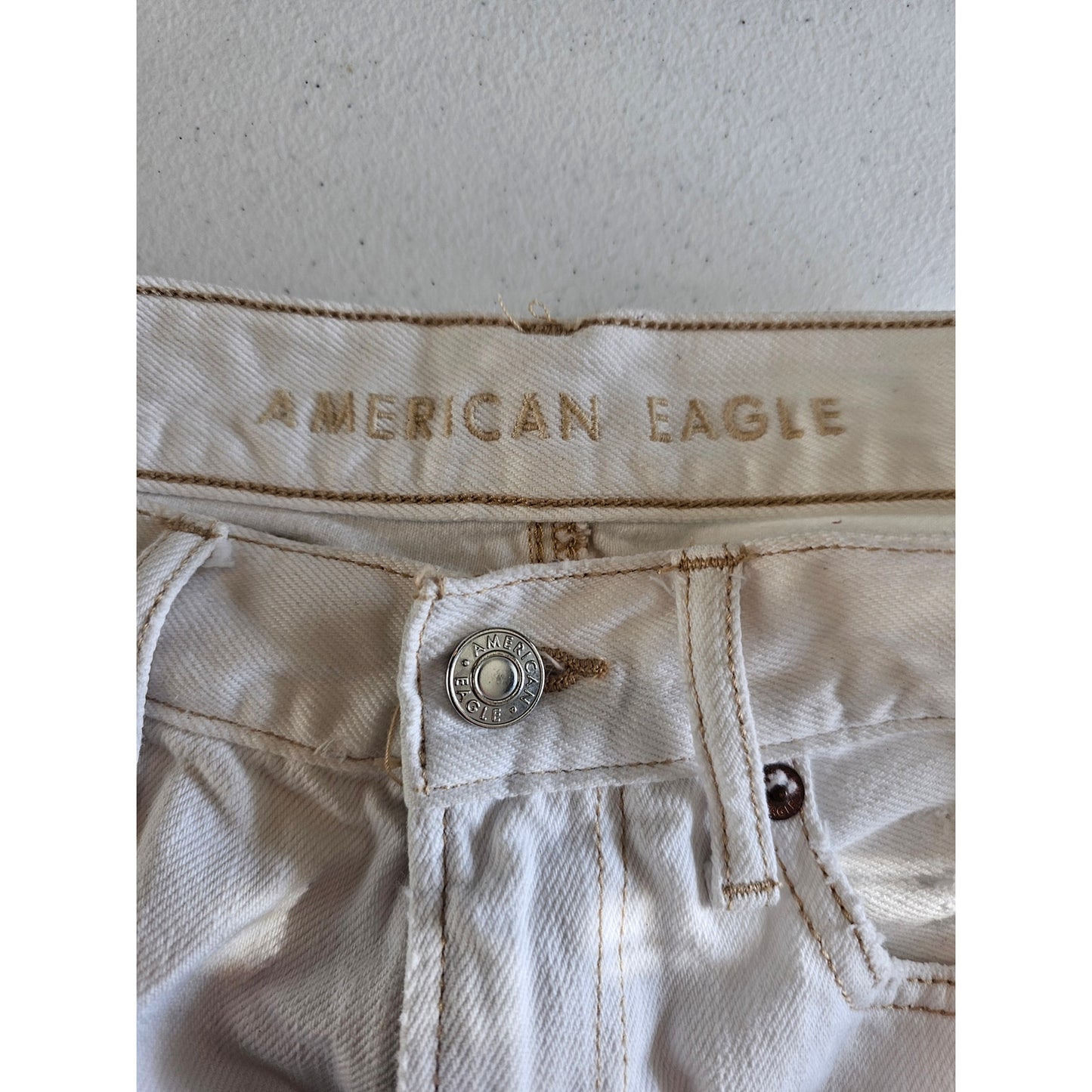 American Eagle Womens Sz 4 80s Boyfriend Fit Jean Shorts White Distressed