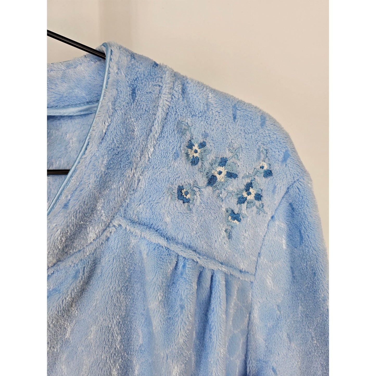 Croft & Barrow Intimates Womens Sz L Fuzzy House Dress Nightgown Light Blue