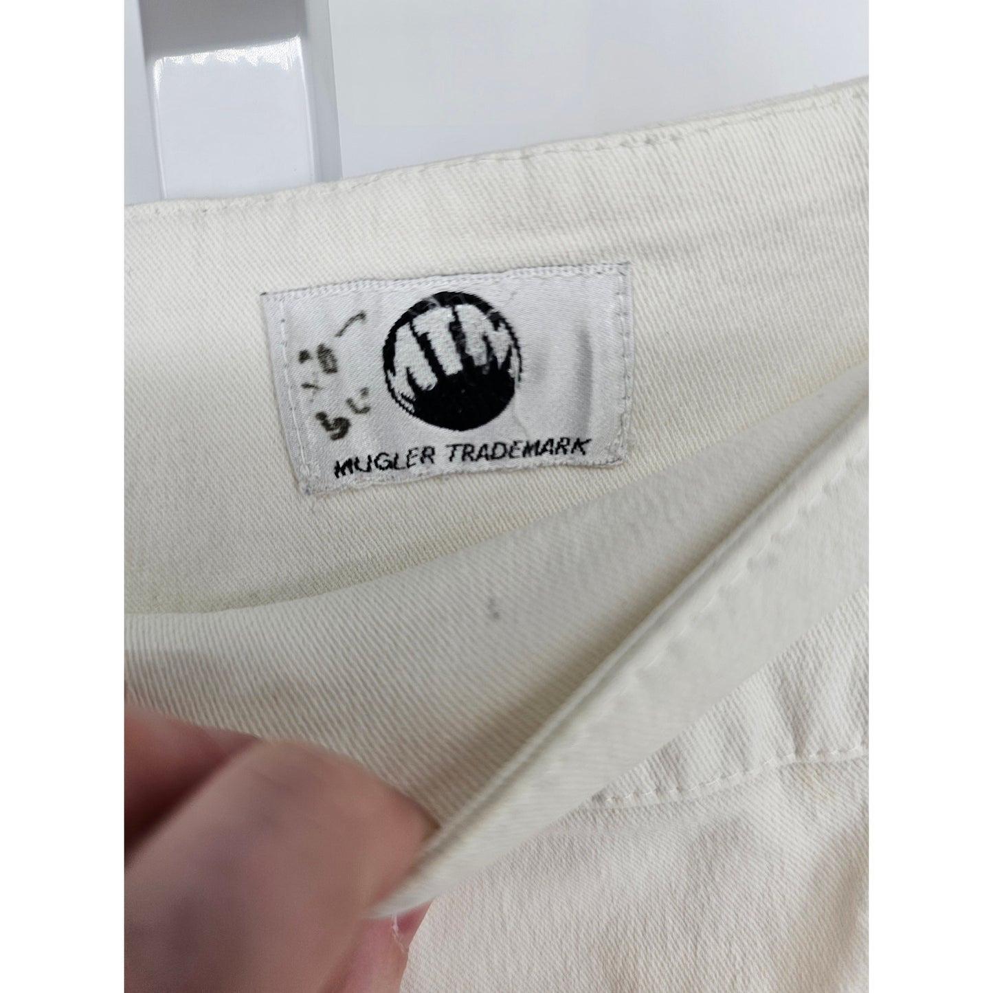 Vintage MTM Mugglers Trademark Womens Sz M Pull On Shorts Cream White