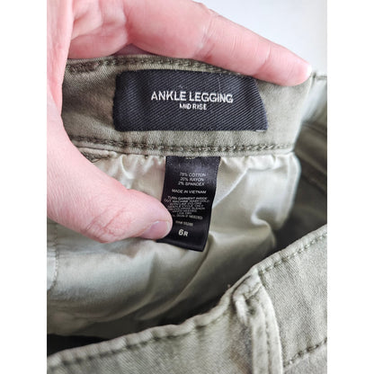 American Eagle Womens 6 Next Level Stretch Jegging Jeans Olive Green Distressed