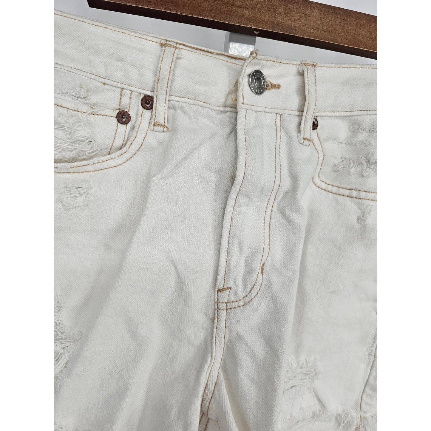 American Eagle Womens Sz 4 80s Boyfriend Fit Jean Shorts White Distressed