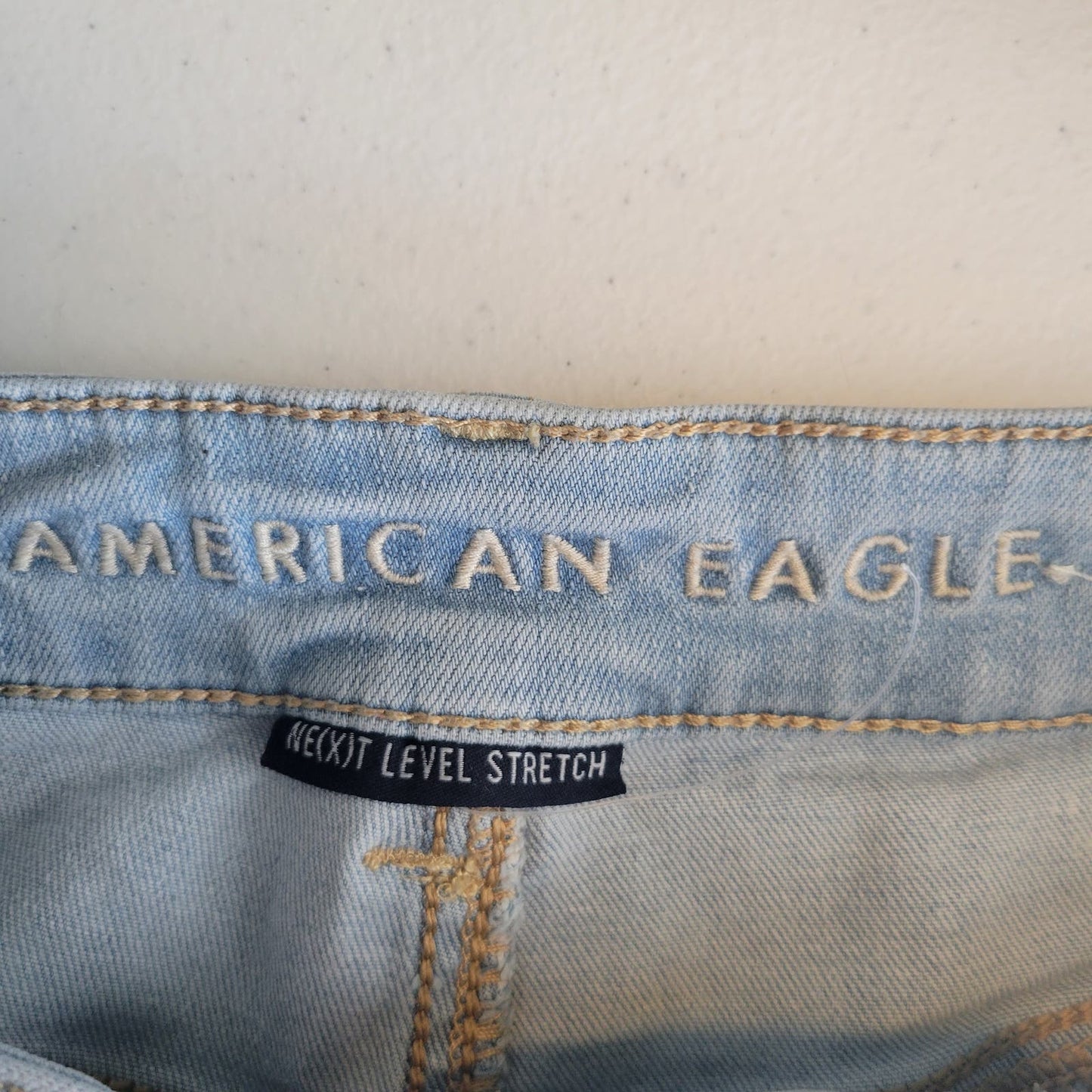 American Eagle Womens Sz 4 Light Wash Blue Jean Denim Shorts Boyfriend Fit