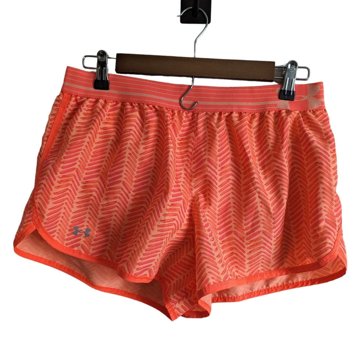 Under Armour Womens Sz M Running Shorts Moisture Wicking Orange Chevron