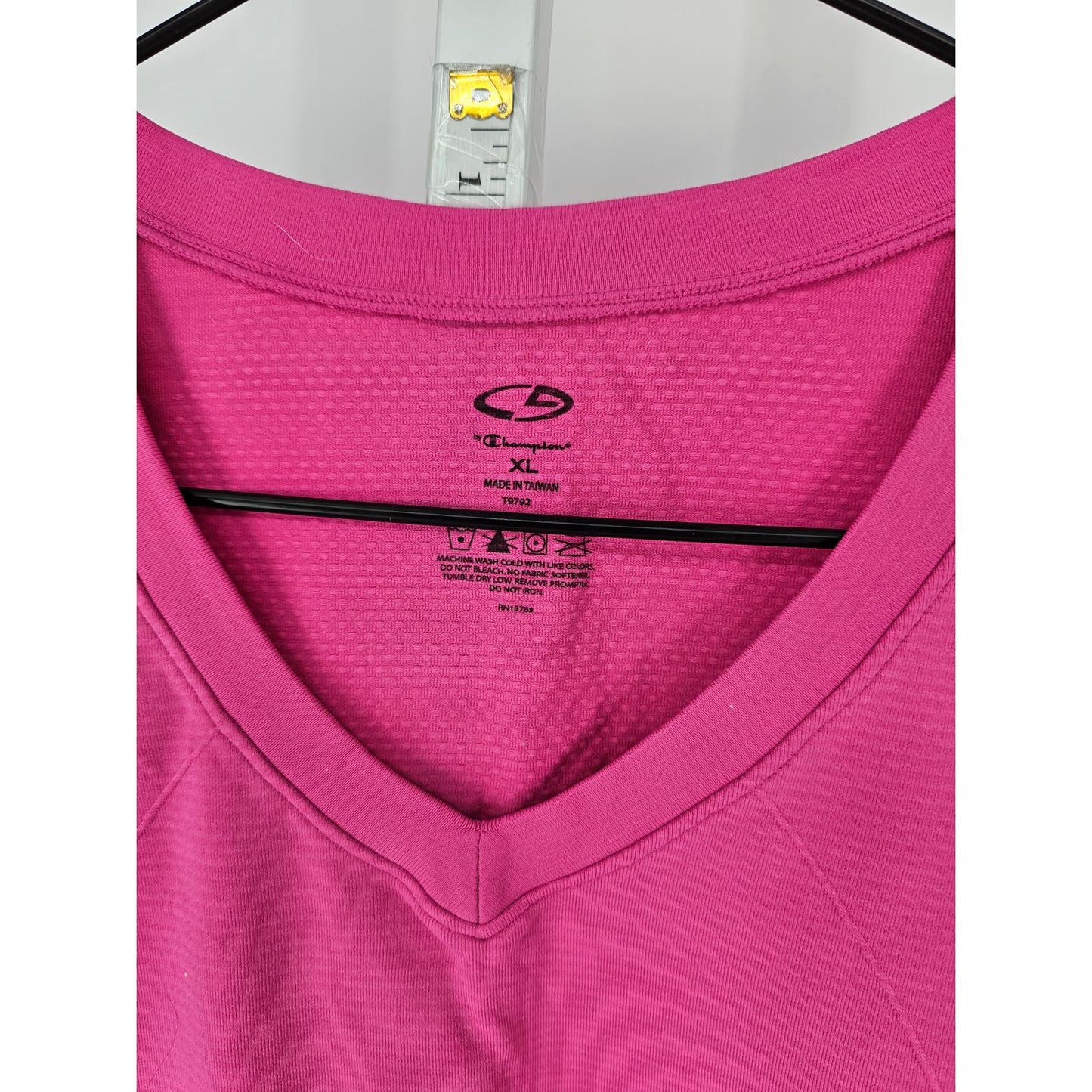 C9 by Champion Womens Sz XL Short Sleeve Athletic T Shirt Bright Pink V Neck