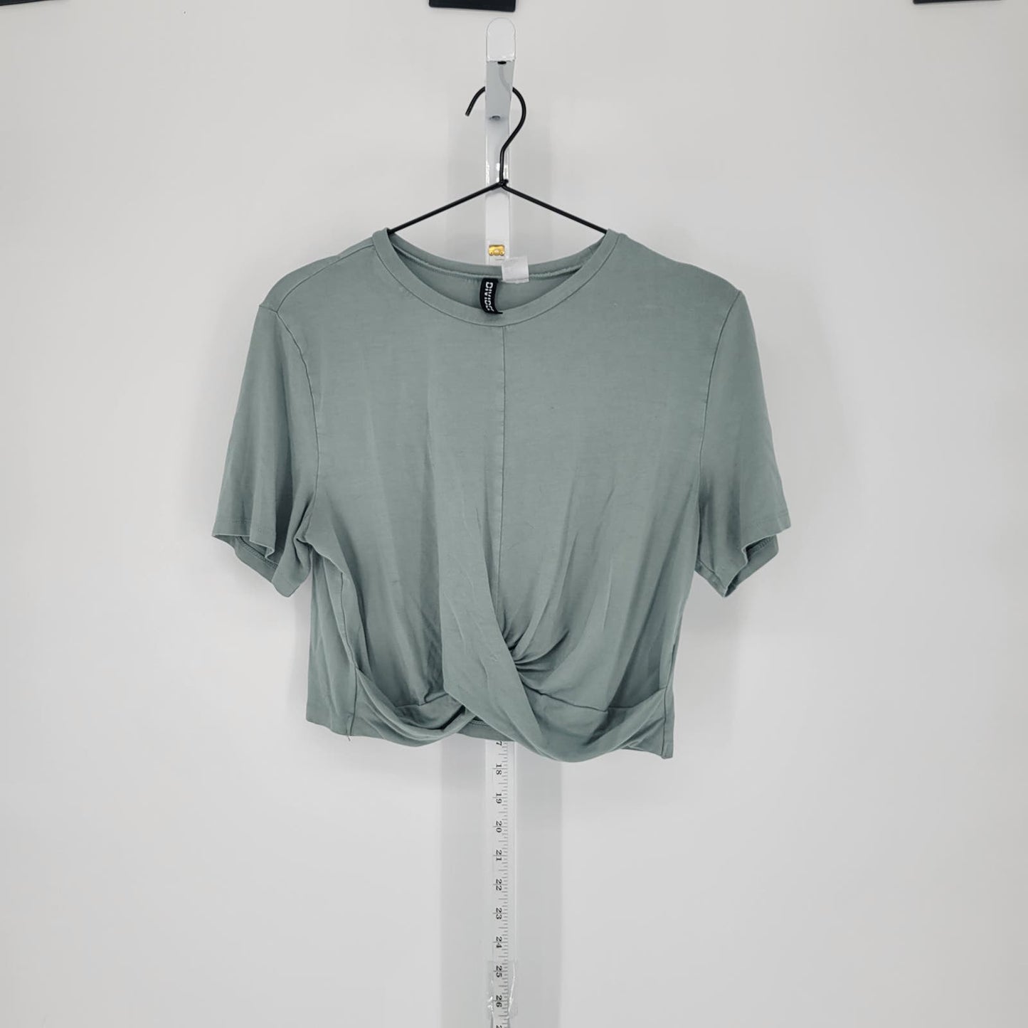 Divided by H&M Womens Sz L Cropped T Shirt Sage Green Draped