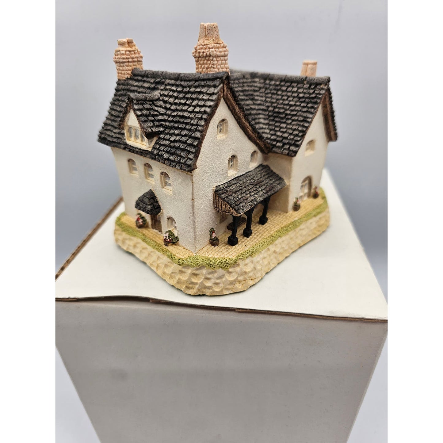 BENBOW’S FARMHOUSE - by David Winter 1987 with box Hand Made Hand Painted