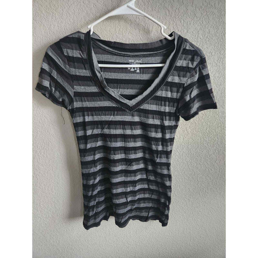 Wet Seal womens Sz M Short Sleeve V Neck T Shirt Gray Striped