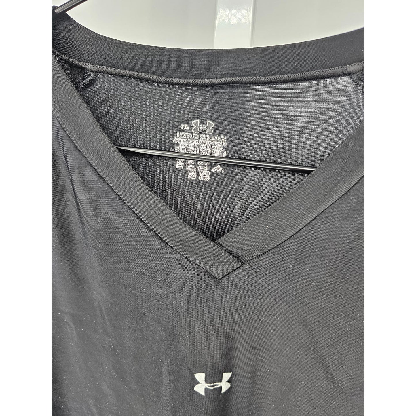 Under Armour Womens Sz XL Short Sleeve V Neck Athletic T Shirt Loose Fit