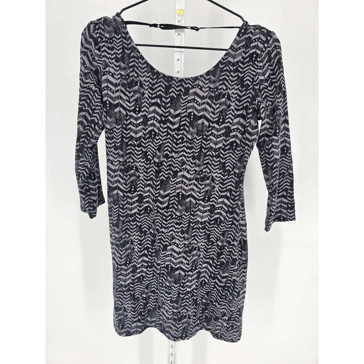 Nollie Womens Sz M 3/4 Sleeve Mini Dress Black Gray Feather Print Fitted