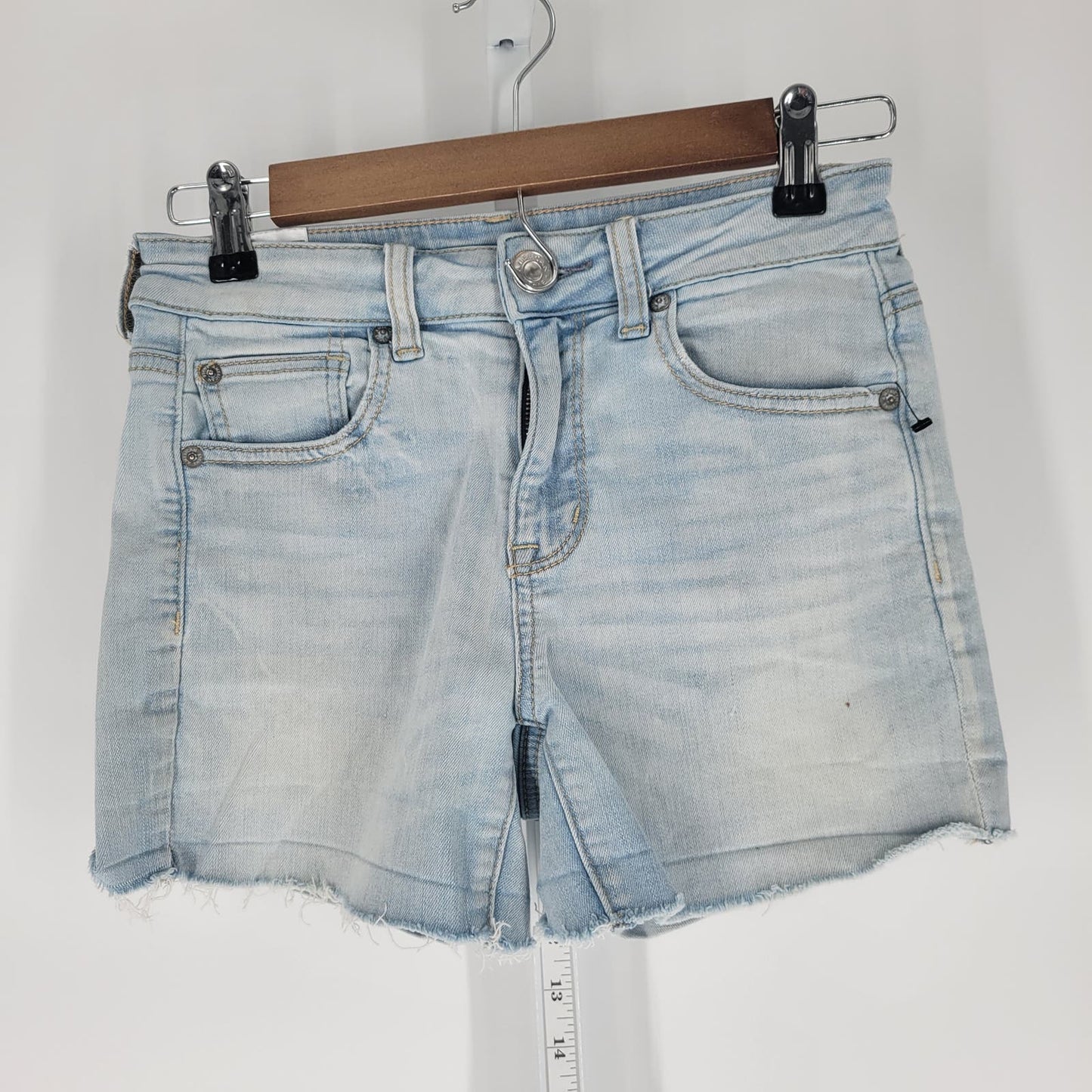 American Eagle Womens Sz 4 Light Wash Blue Jean Denim Shorts Boyfriend Fit