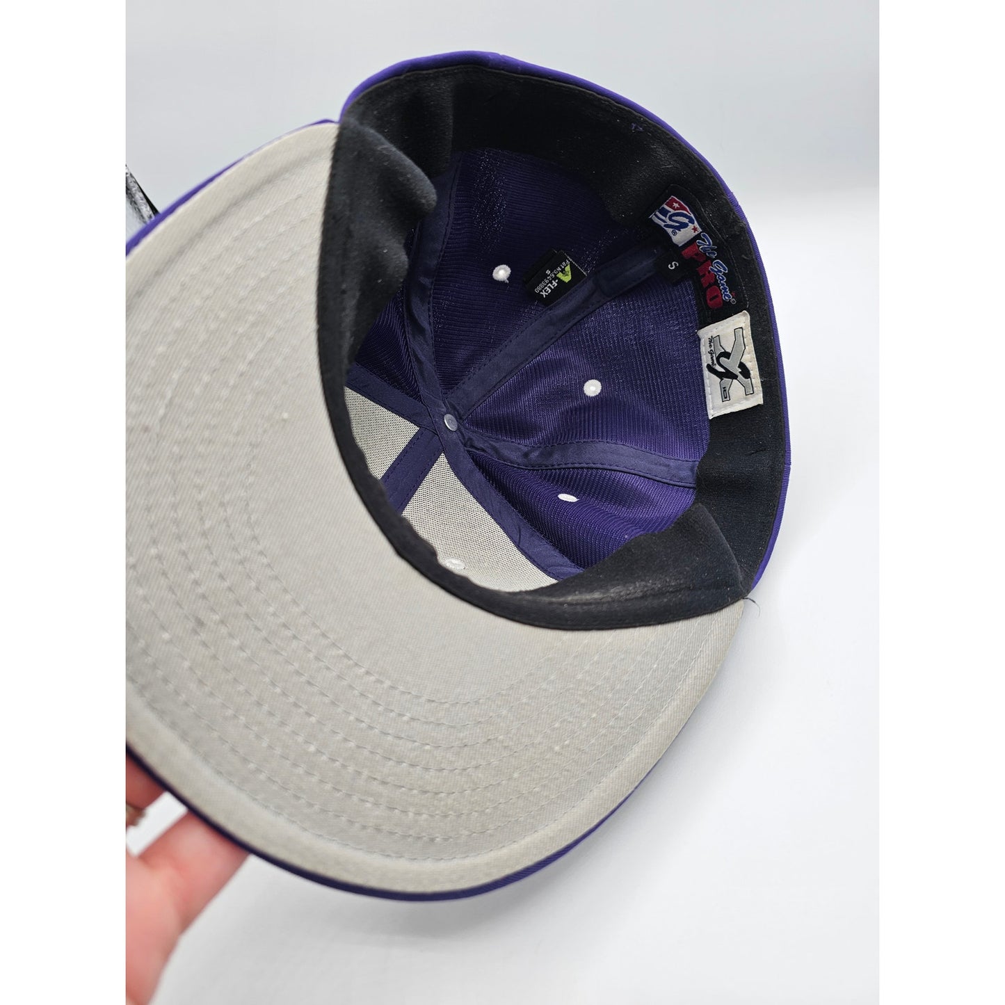 The Game Pro DC Huskies Mens Sz S Baseball Hat Purple Fitted