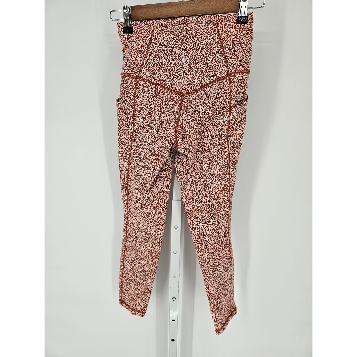 Athleta Womens Sz XS Salutation Stash Pocket II Leggings Rust Cheetah Print