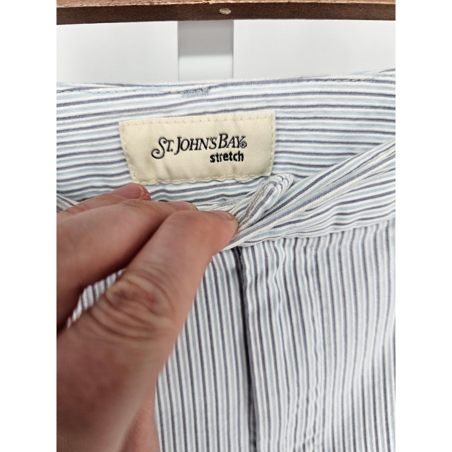 St Johns Bay Womens Sz 8 Capri Seersucker Cotton Bled Pants Blue Striped
