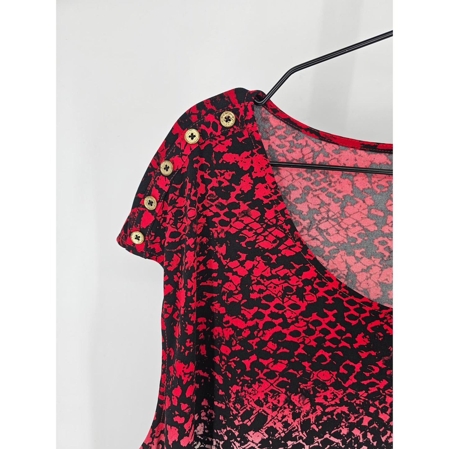 Calvin Klein Womens Sz 2X Cap Sleeve Blouse Black Red Snakeskin Print Animal