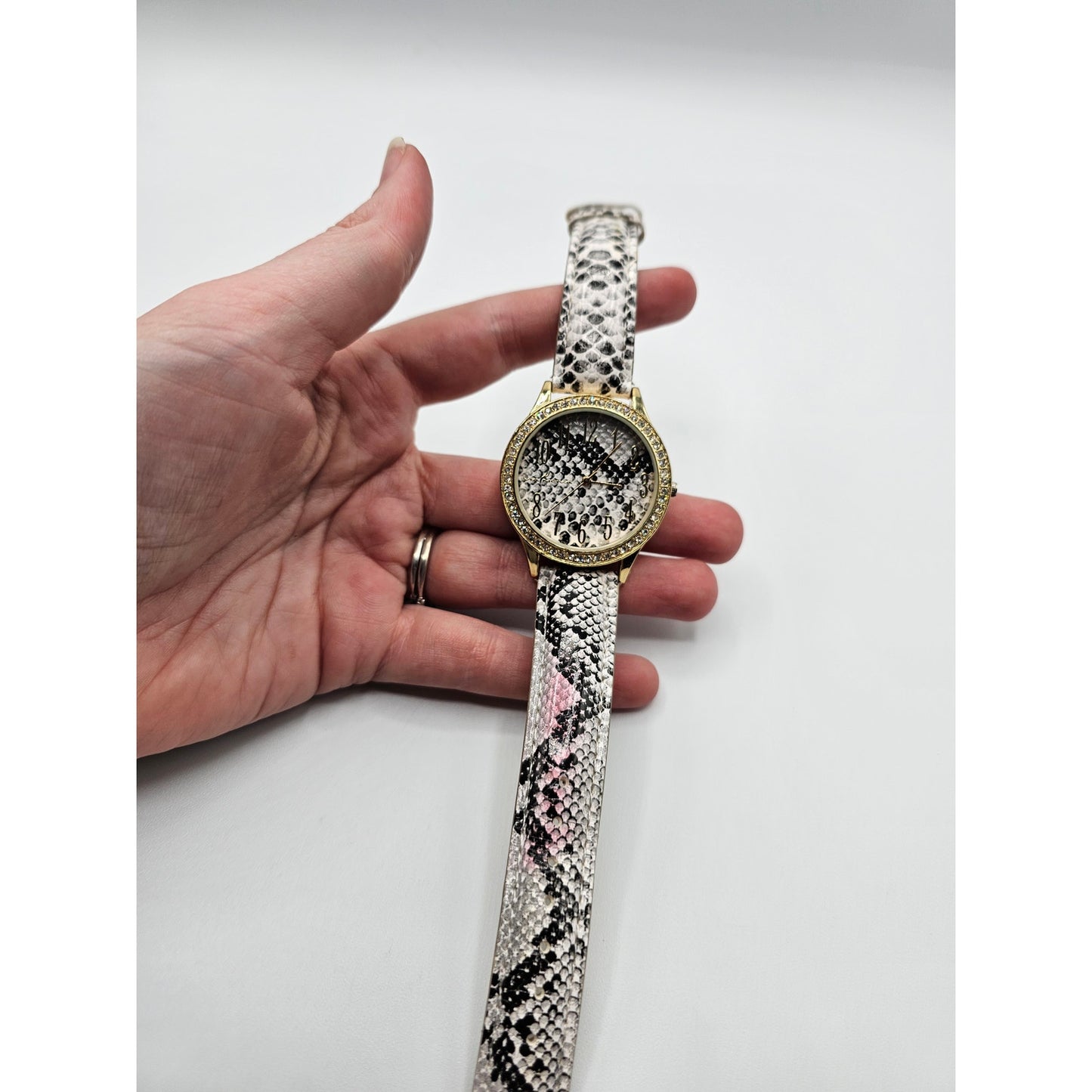 Vianova Womens Watch Wristwatch Vintage Y2K Snakeskin Print Gray White