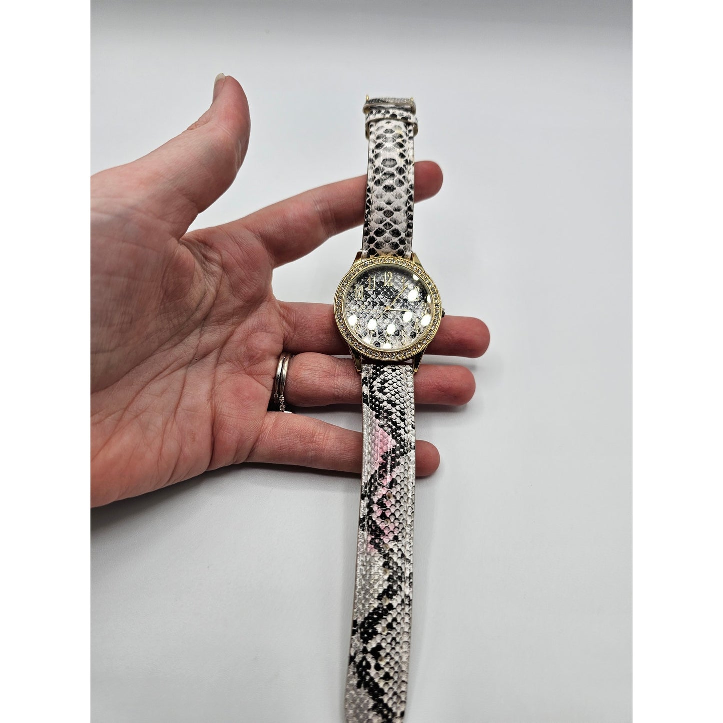 Vianova Womens Watch Wristwatch Vintage Y2K Snakeskin Print Gray White