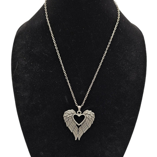 Vintage Y2K Silver Tone Chain Pendant Necklace Heart Shaped Wing edge