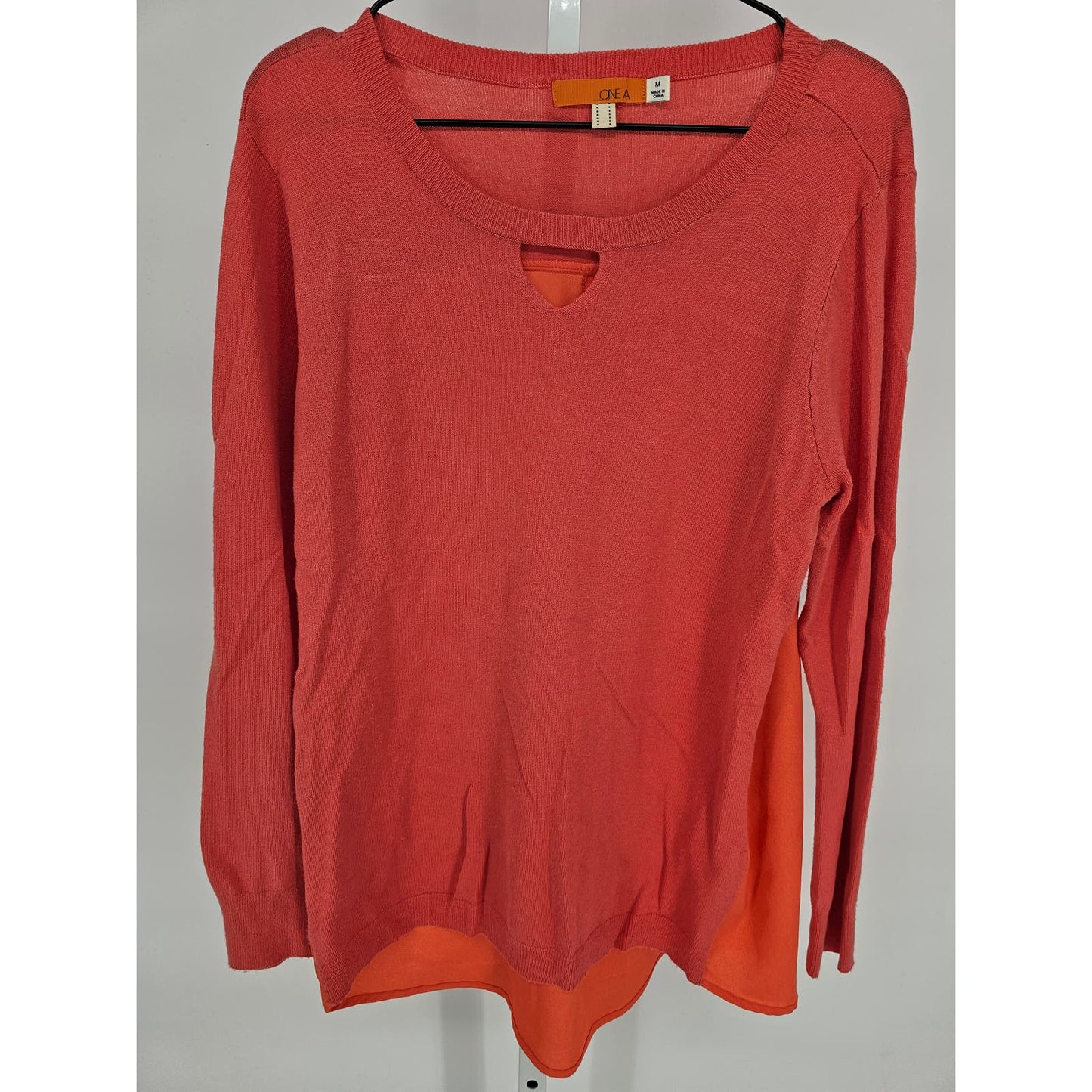 One A Womens Sz M Two Tone Orange Long Sleeve Knit Top Keyhole Neck