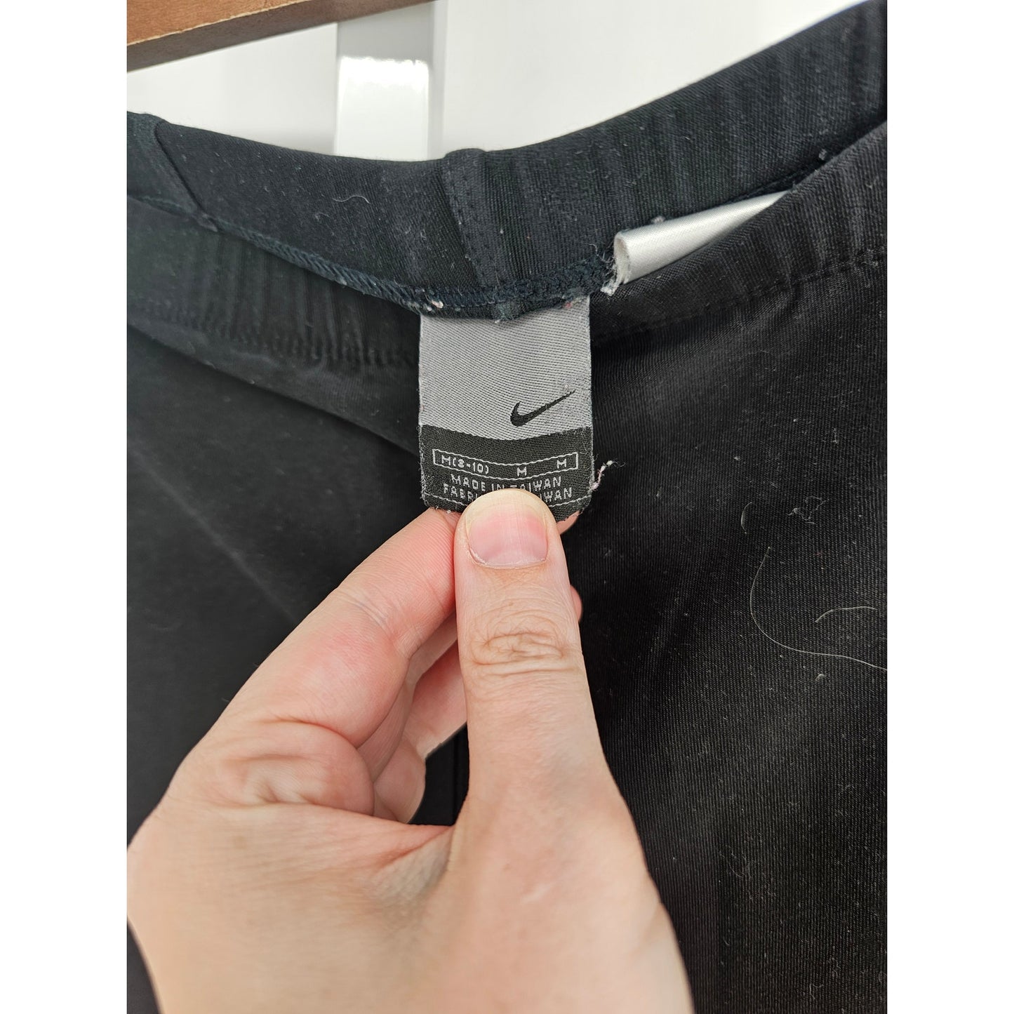 Nike Womens Sz M Cropped Compression Athletic Leggings Solid Black