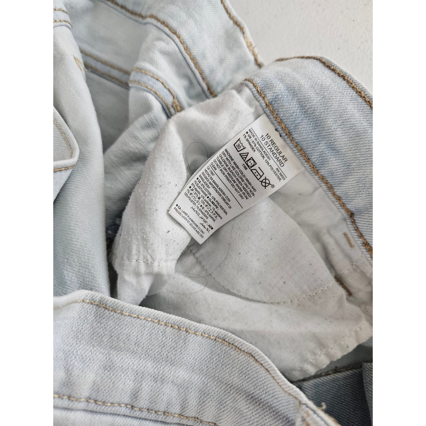 Old Navy Womens Sz 10 Boyfriend Fit Light Wash Blue Jean Shorts