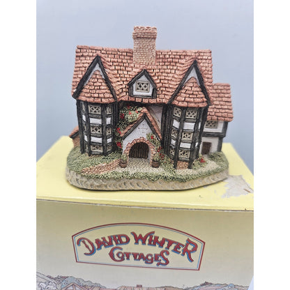 David Winter Cottages Shirehall 1985 Vtg Figurine Medieval English Collectable