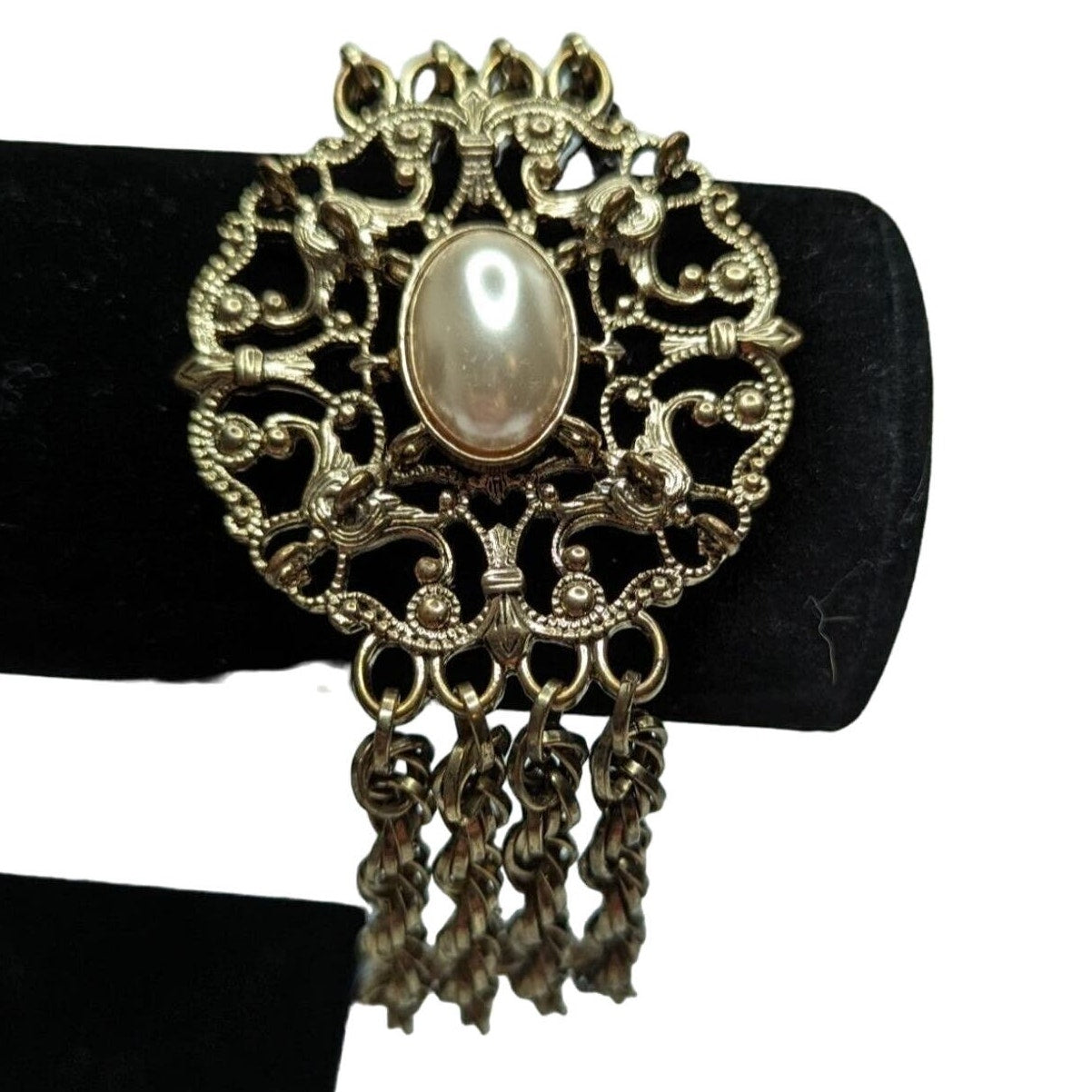 Vintage Victorian Style Cameo Gold Tone Faux Pearl Chain Bracelet