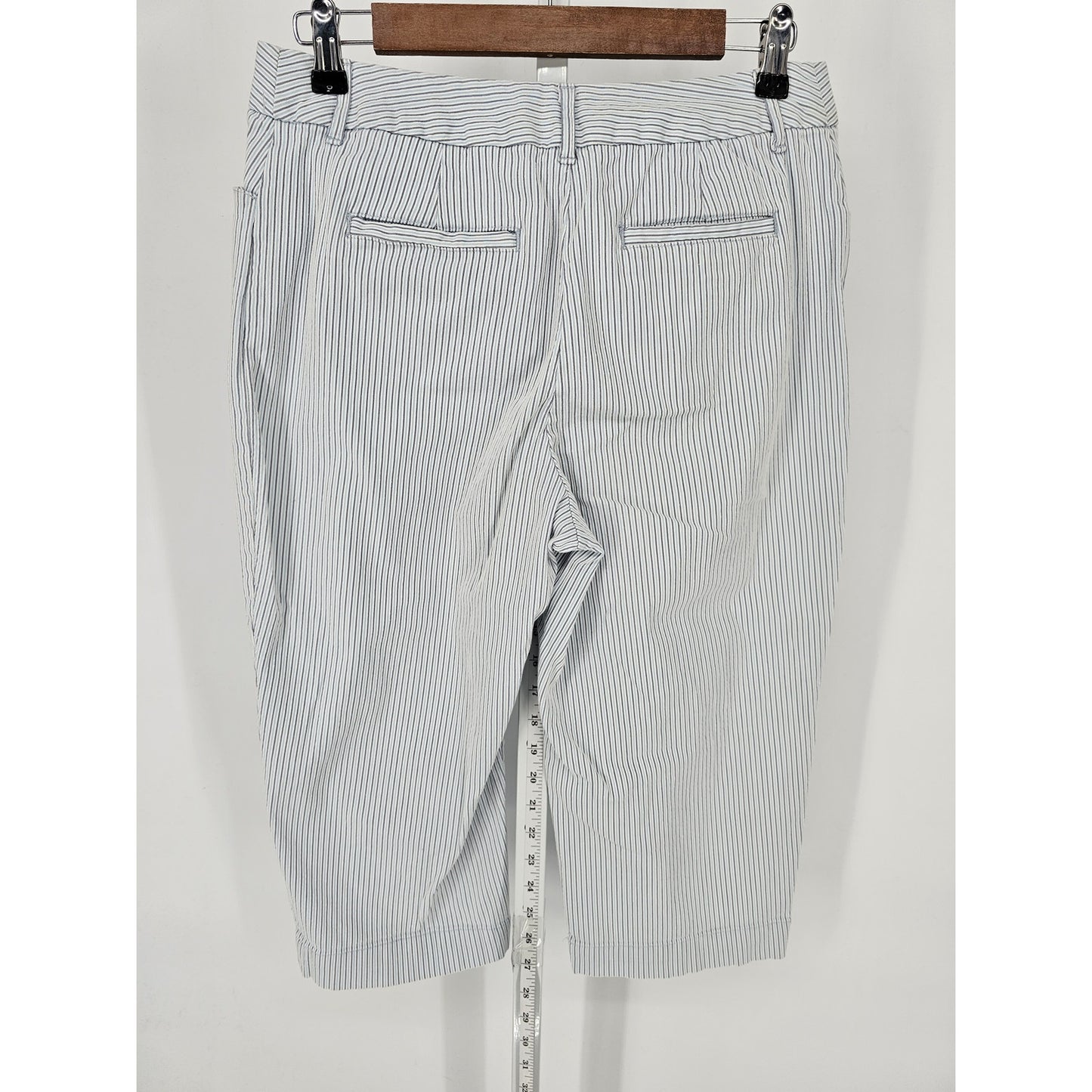 St Johns Bay Womens Sz 8 Capri Seersucker Cotton Bled Pants Blue Striped