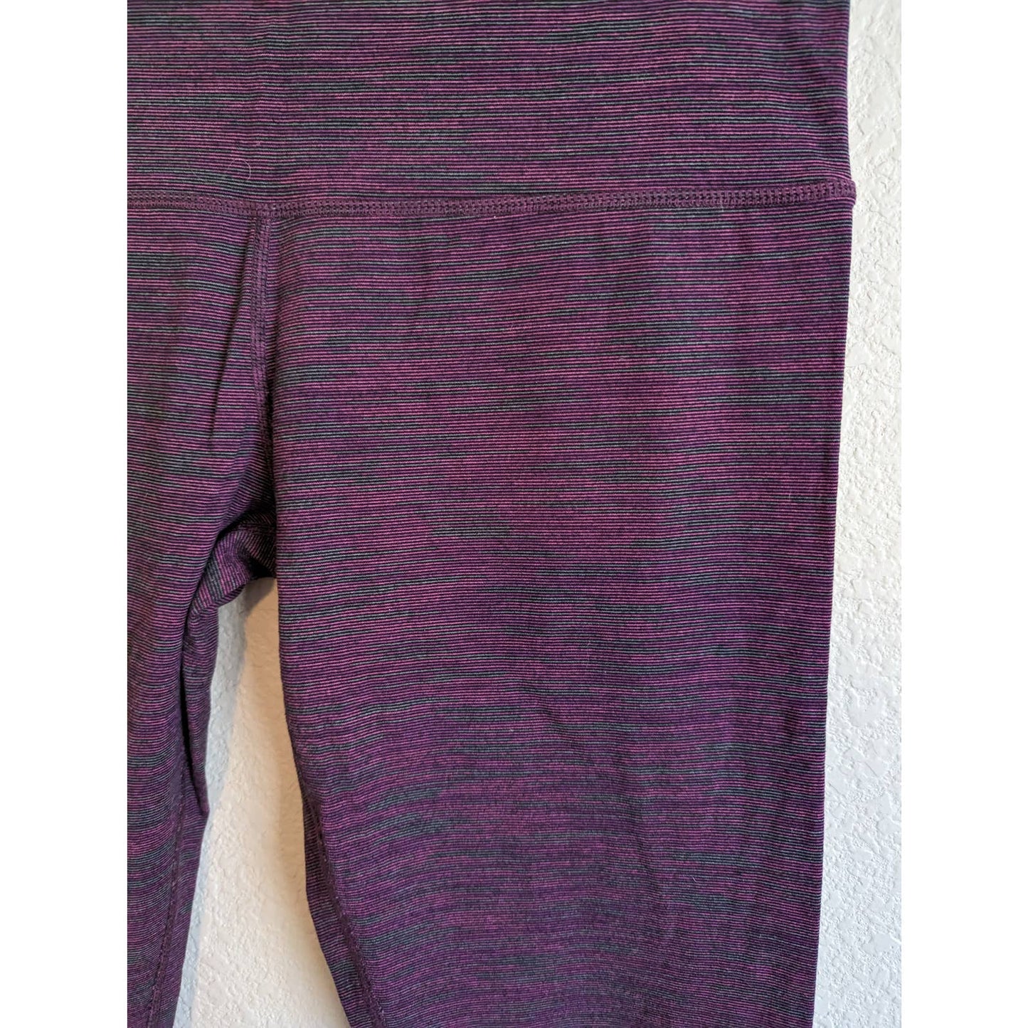 Tuff Athletics Leggings deportivos recortados para mujer Sz M, tinte espacial morado