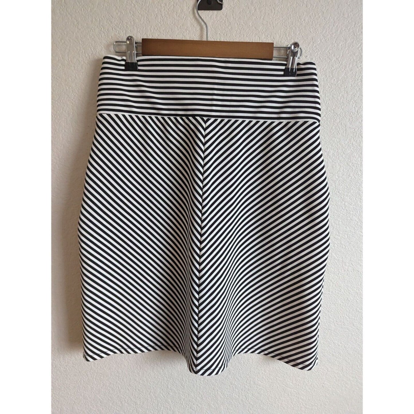 APT 9 Womens Sz M Above Knee Pencil Skirt Black White Striped