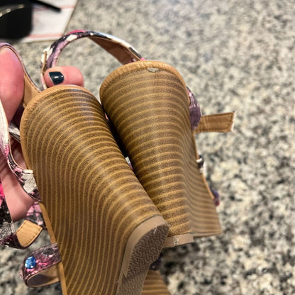 RE Report Womens Sz 10 Wedge Heels Macaw Colorful Rhinestone Front