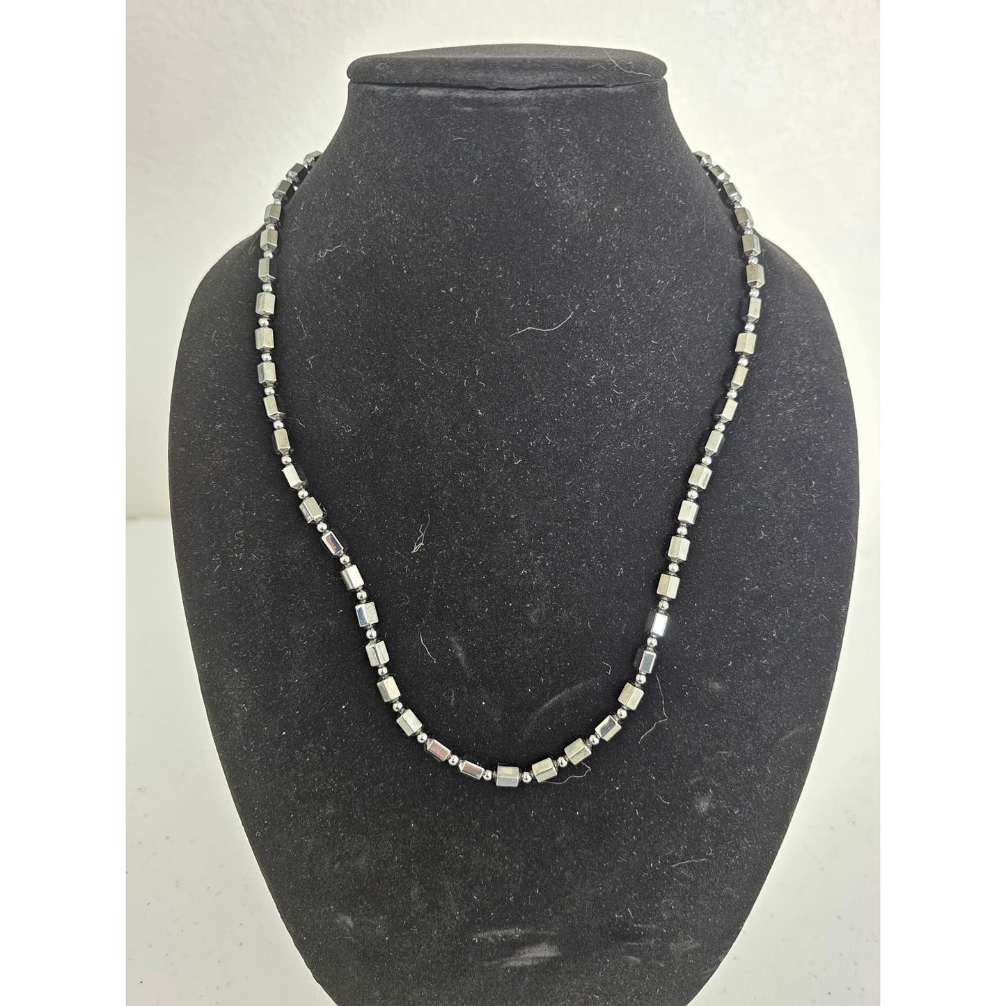 Vintage Y2K Silver Tone Single Strand Beaded Necklace Magnetic