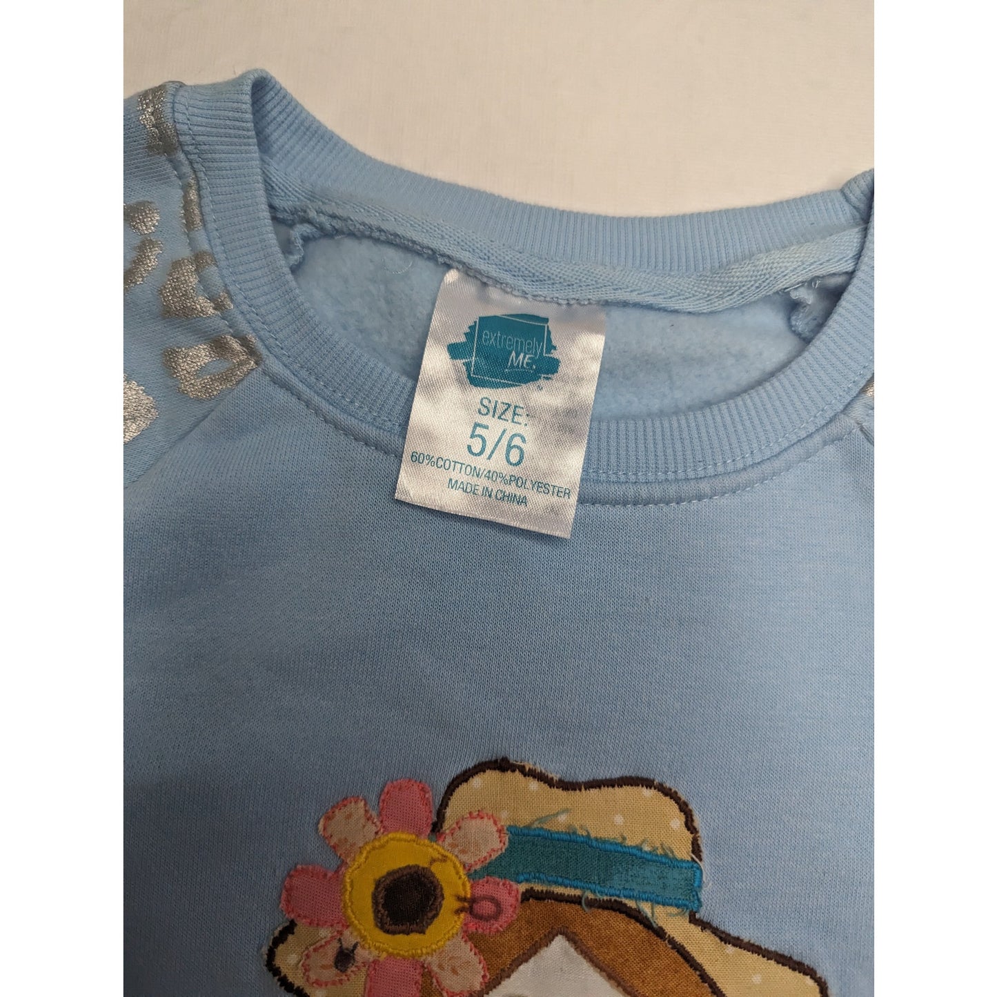 Extremely Me Girls Sz S (5/6) Pullover Sweatshirt Blue farm Girl Embroidered