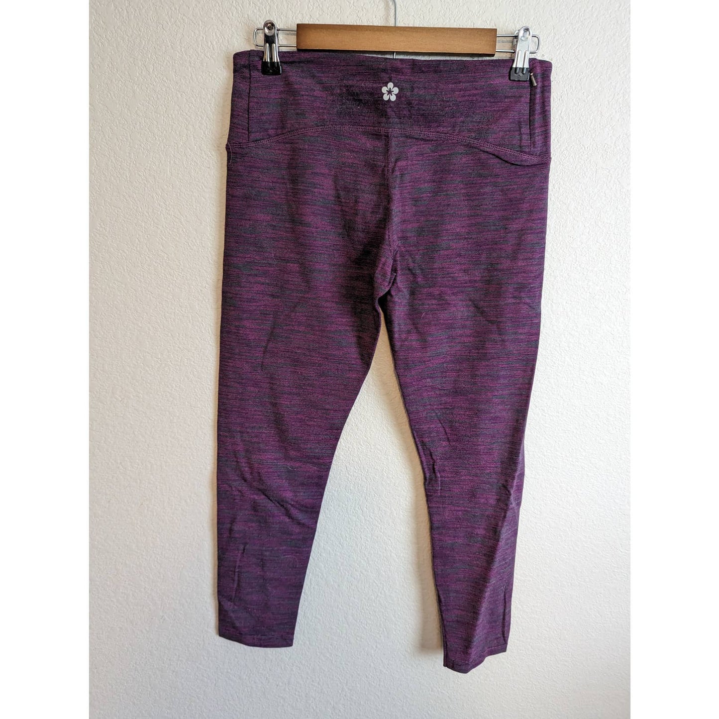 Tuff Athletics Leggings deportivos recortados para mujer Sz M, tinte espacial morado