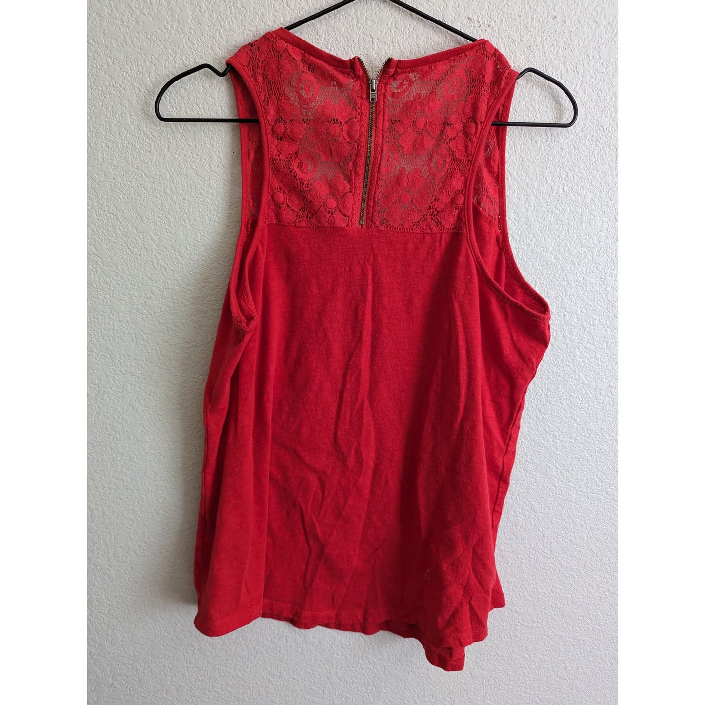 Sonoma womens Sz L Sleeveless Top Red Lace Trim Zip Back