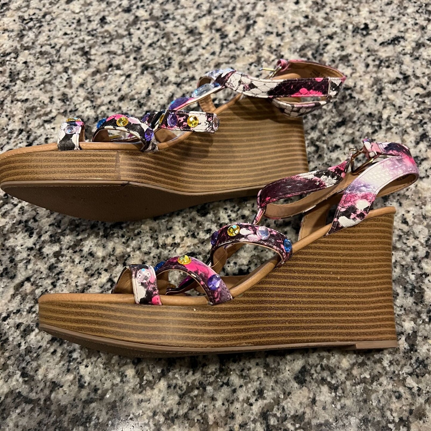 RE Report Womens Sz 10 Wedge Heels Macaw Colorful Rhinestone Front