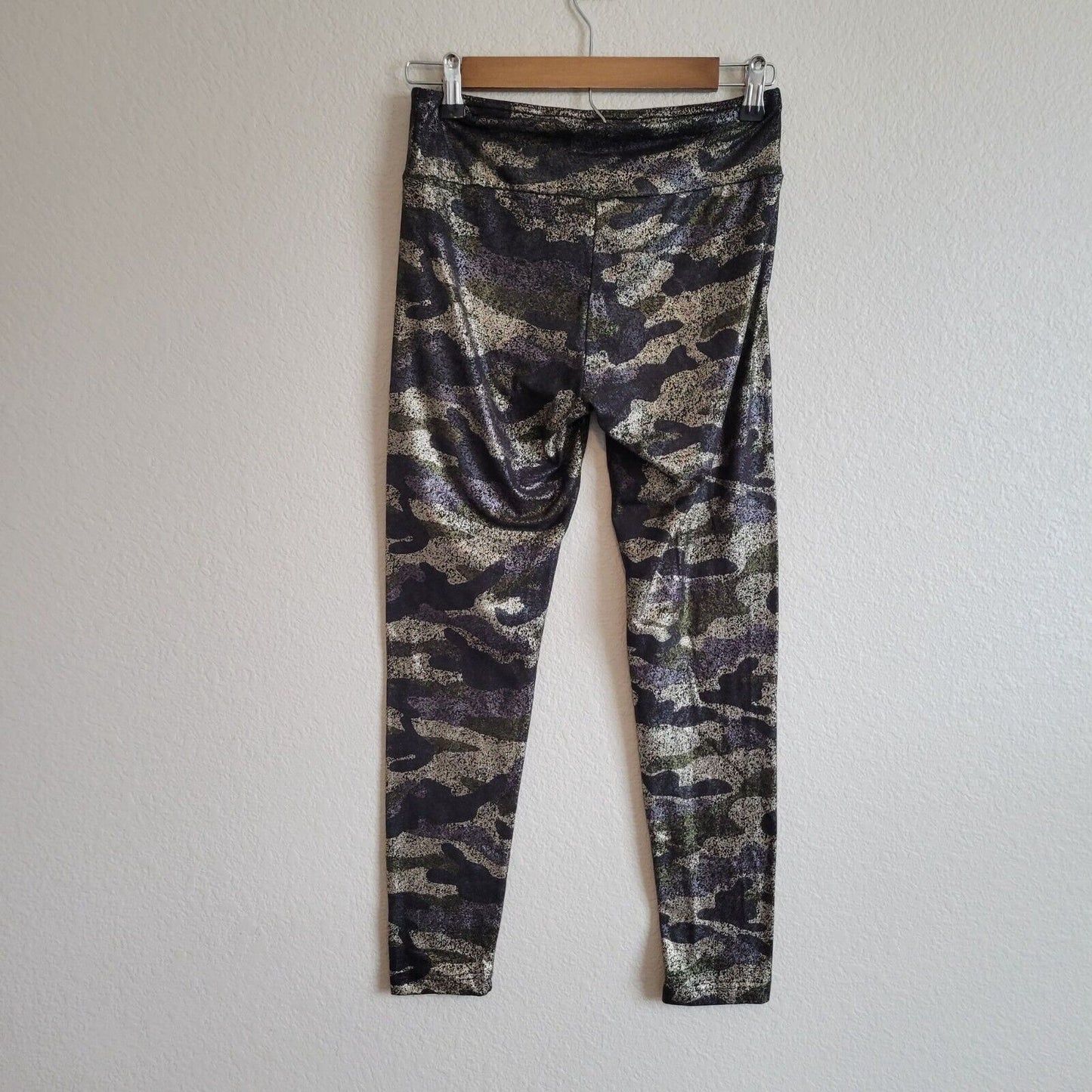 No Boundaries Juniors Sz M Athletic Leggings Camo Print Gold Speckled