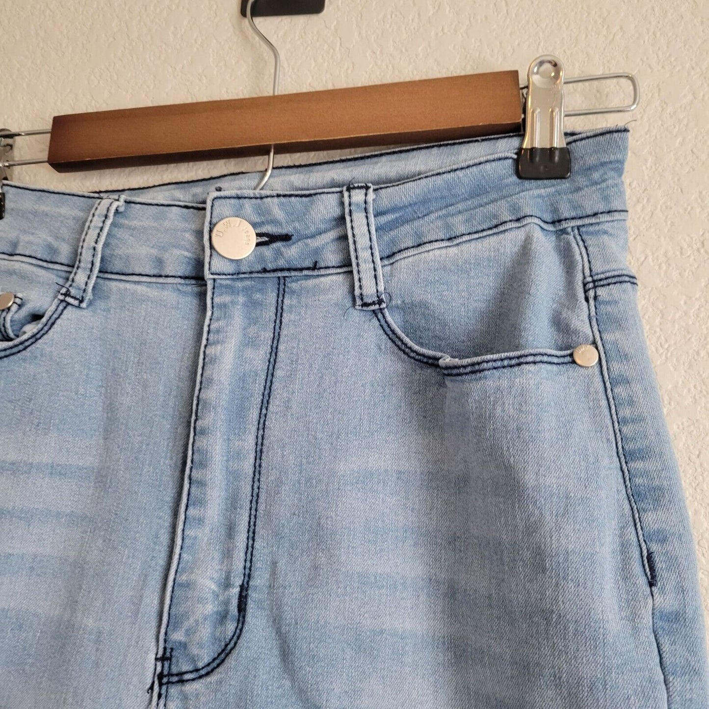 UWJ Juniors Sz 11 Ultra High Rise Light Wash Distressed Skinny Blue Jeans