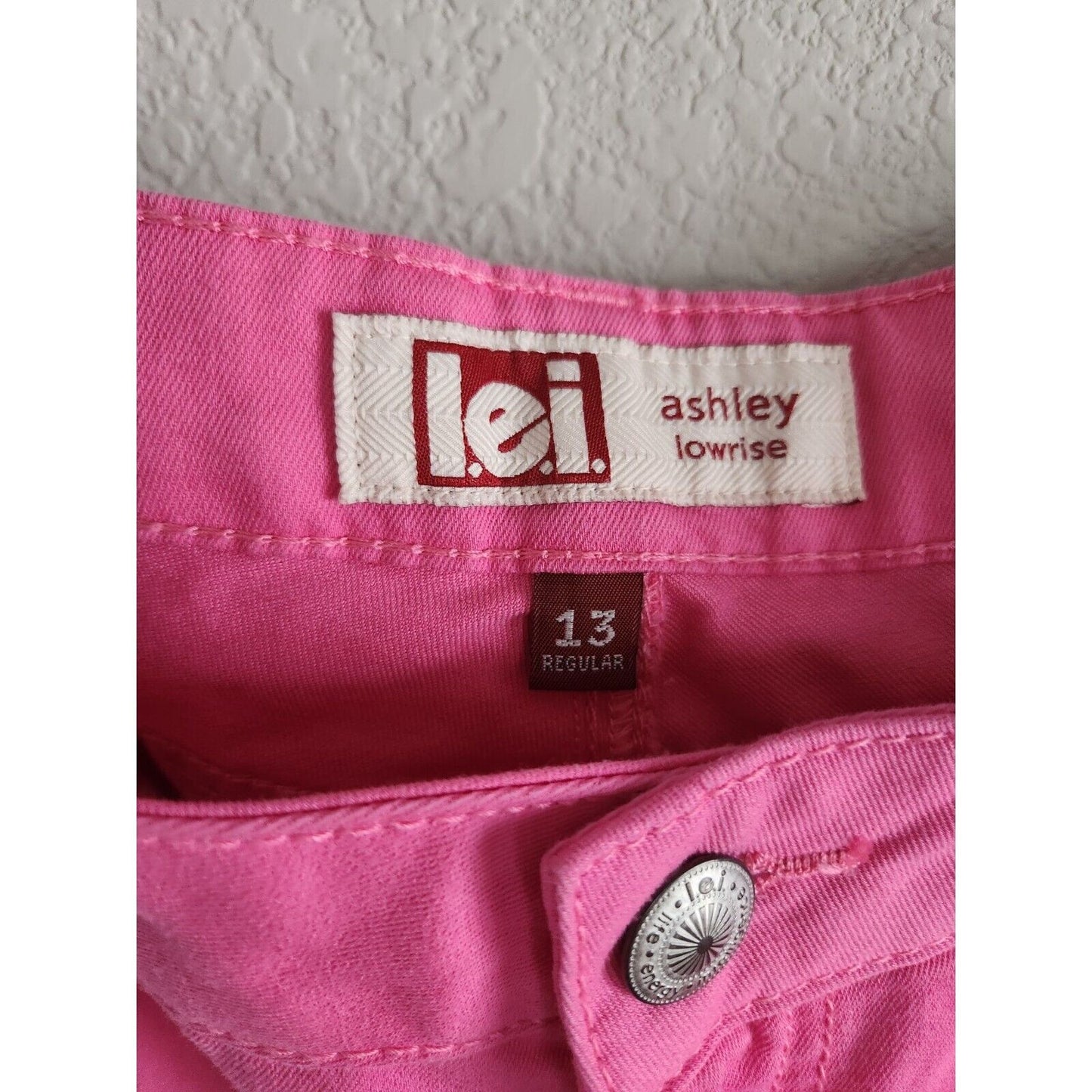 LEI Juniors Sz 13 Ashley Low Rise Capri Skinny Leggings Bright Pink Barbie Core