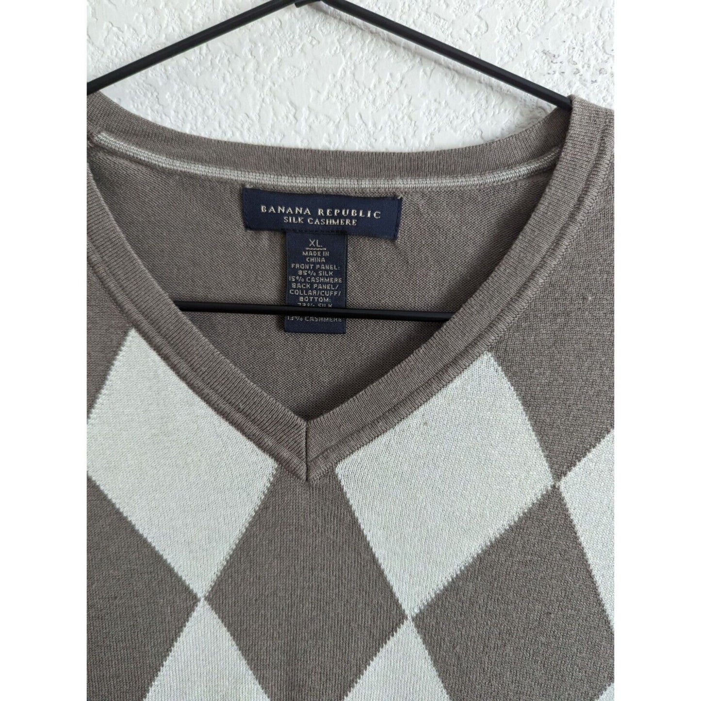 Banana Republic Mens Sz XL Silk Cashmere V Neck Argyle Sweater Taupe Ivory